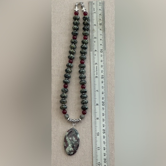 22-1/2 inch Glass bead Necklace NWOT - Picture 10 of 16